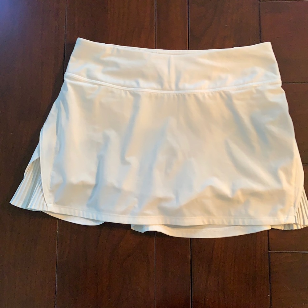 Lululemon Play off the Pleats skirt, size 2, white